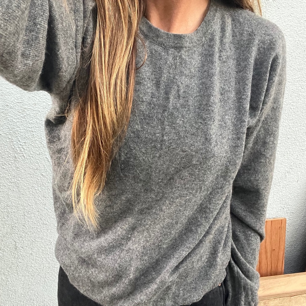 Bloomingdale's cashmere sweater vintage luxe classic vtg s small gray crewneck